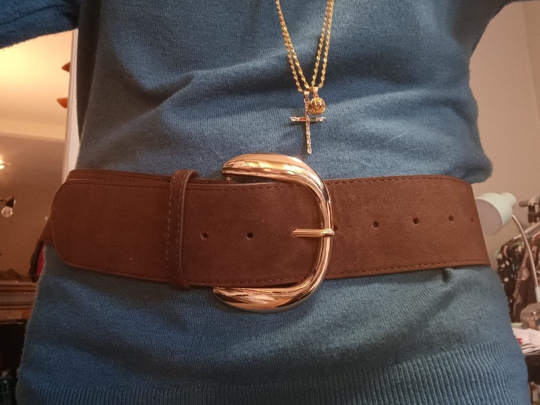 WOMEN BROWN MATTE SUEDE BELT GOLDEN BUCKLE Size M belt length is 43 in NEW