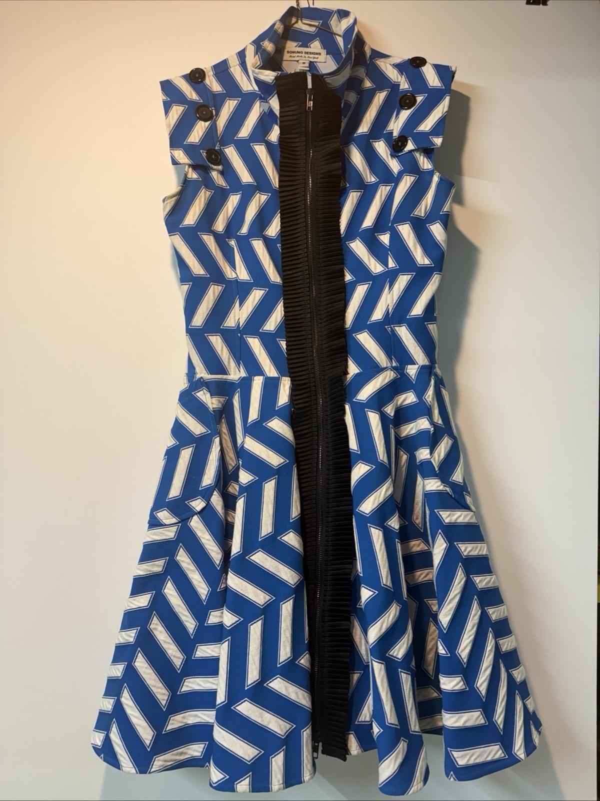 SOHUNG DESIGNS Unique Zipper Dress Size medium Sleeveless women’s dress