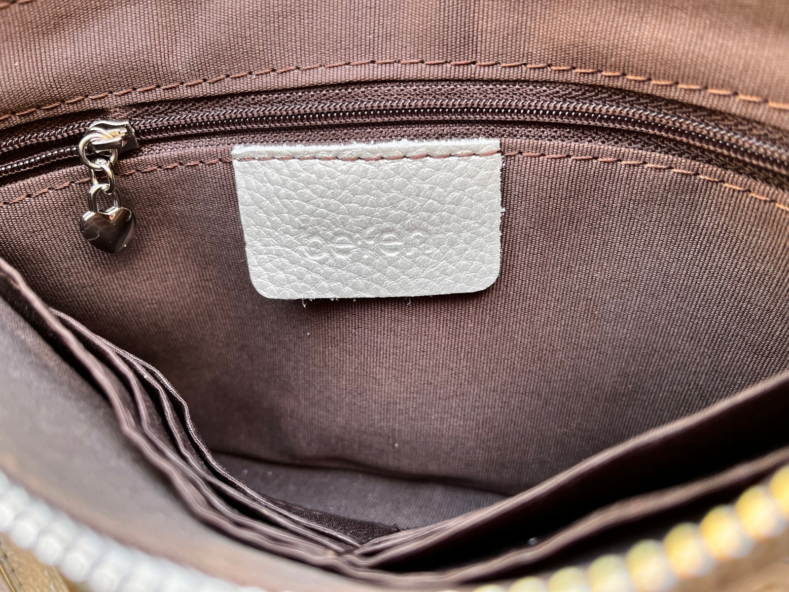BEFEN Metallic Silver Pebbled Leather Wristlet Crossbody Handbag – 8.75″ x 5.25″