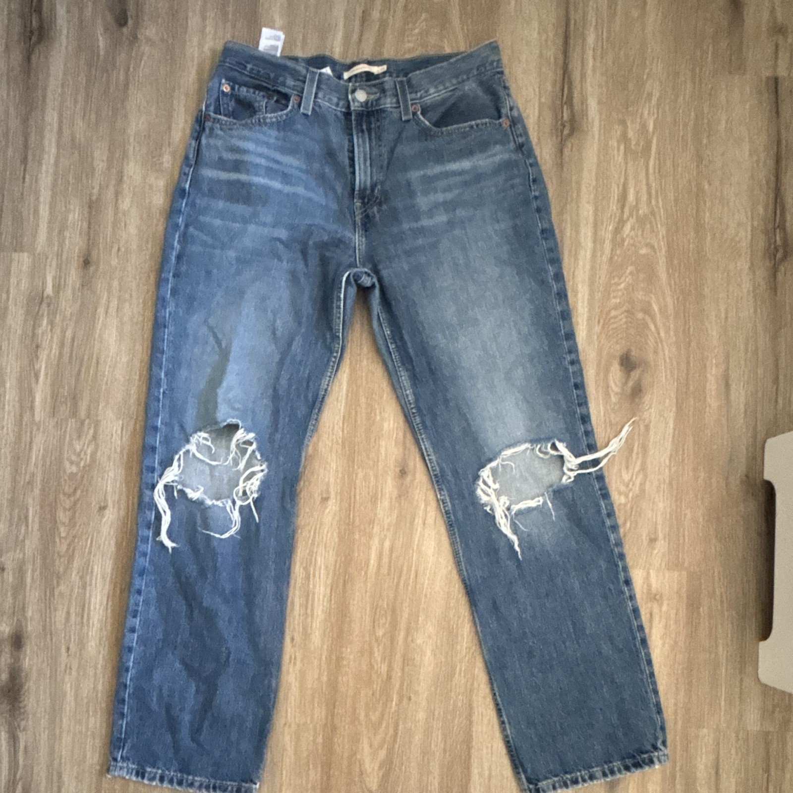 Levi’s Women Blue Denim Straight Fit Low Loose Low Rise Distressed Jeans