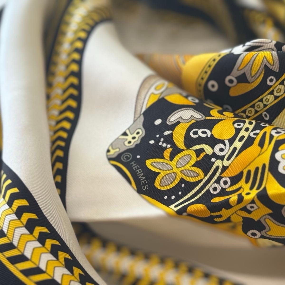 HERMES H003682S Carré90 SilkScarf Selle des Steppes White Yellow Black 90x90cm
