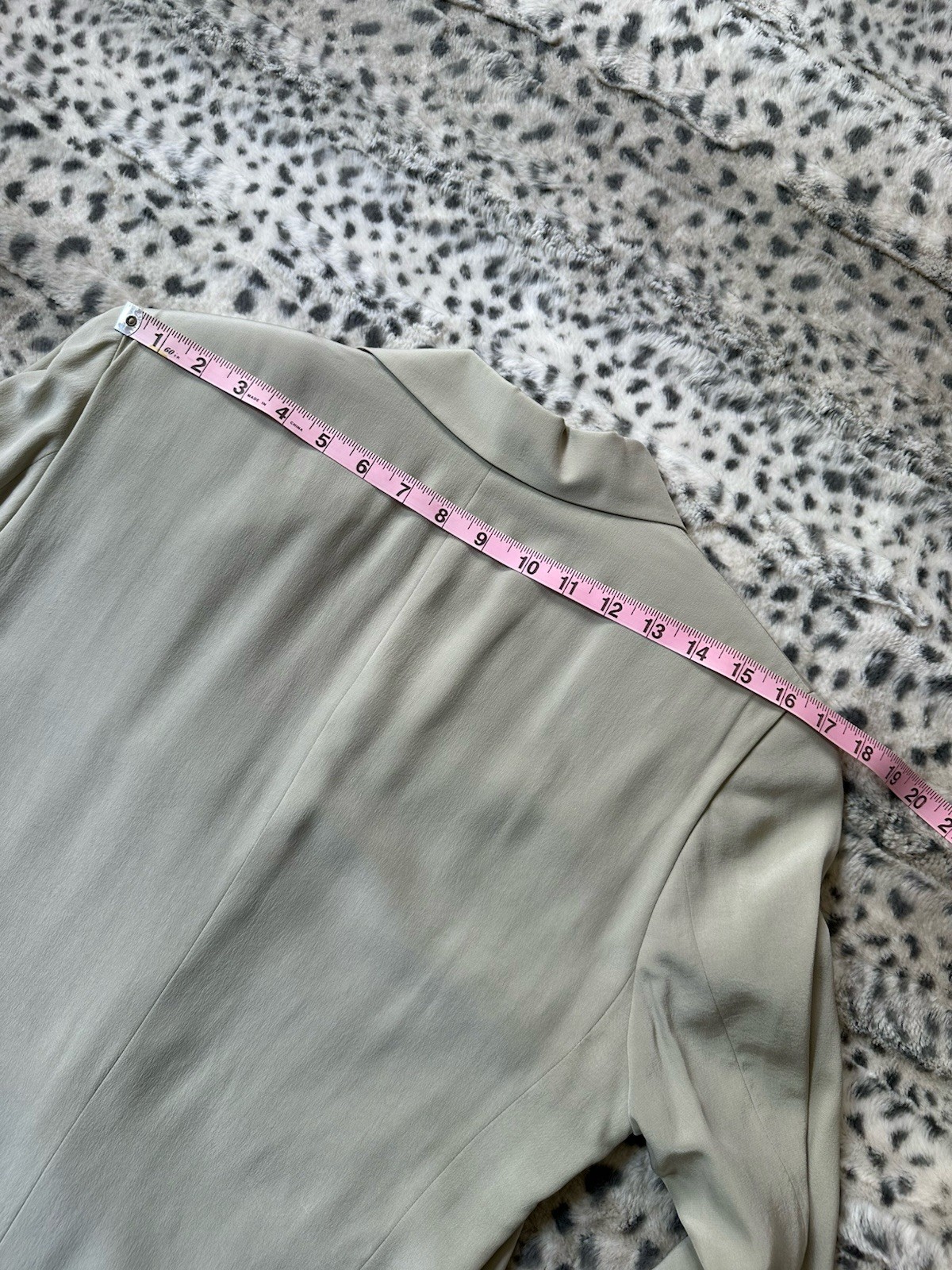 Vintage 1990s DKNY 100% Silk Beige Long Blazer Jacket sz 6