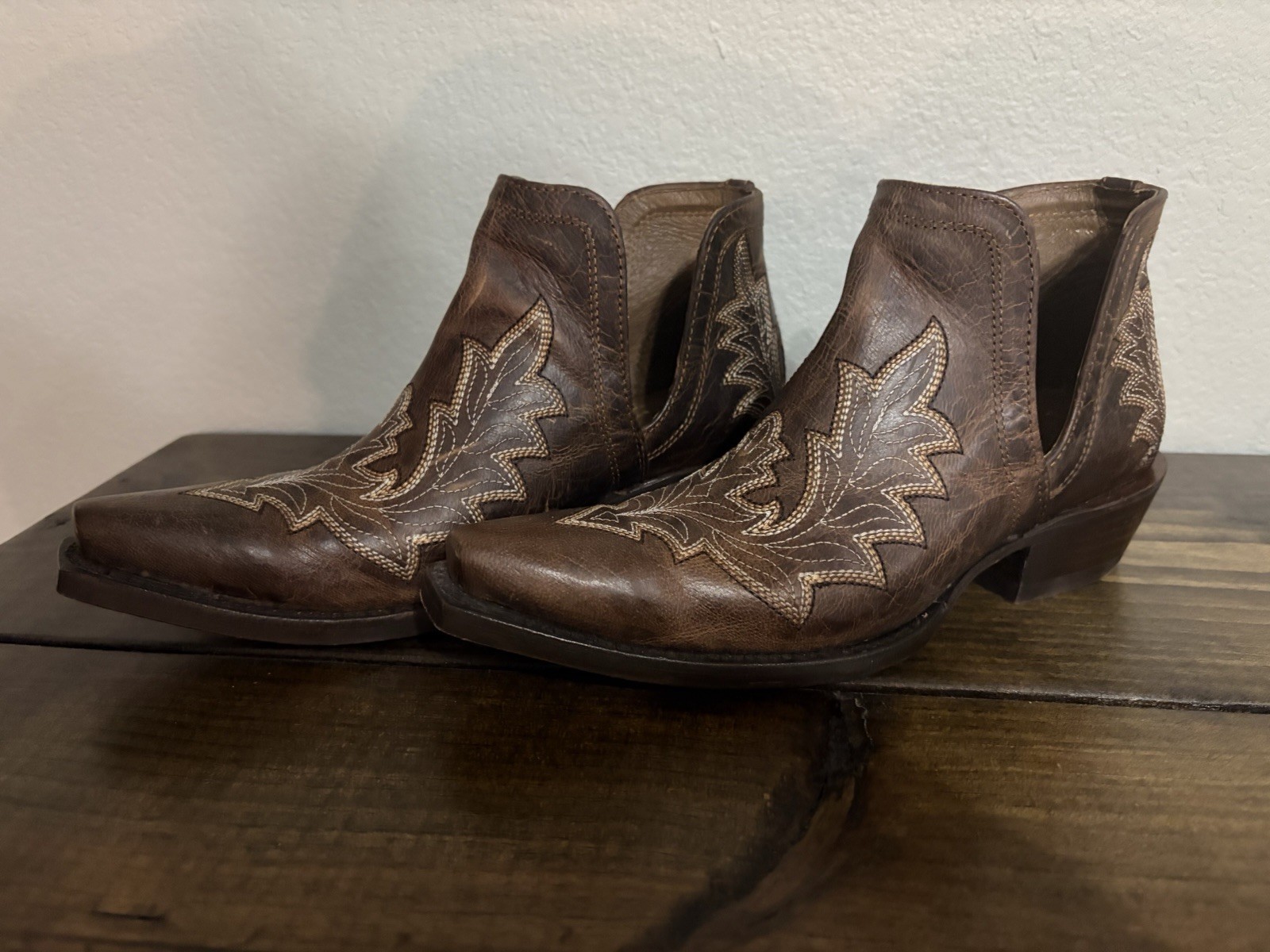 Ariat Dixon Low Heel Boots Women’s Size 7 Rhino Tan Leather Snip Toe