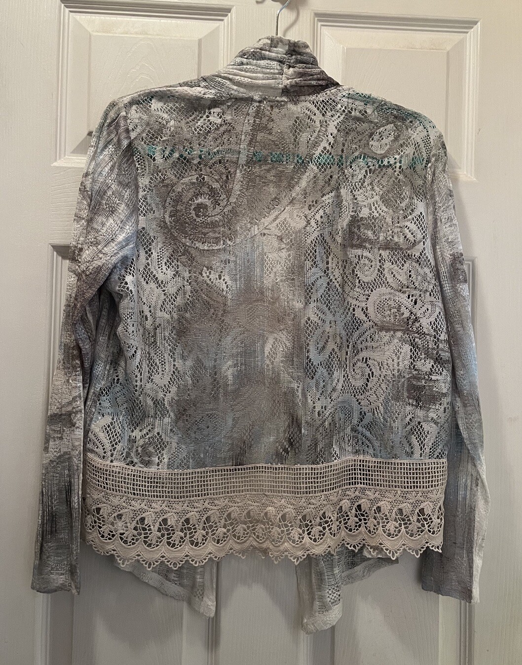 Chico’s Size 1 Lightweight Open Jacket Gauze Lace L/S Ivory/Gray/Blue Beauty