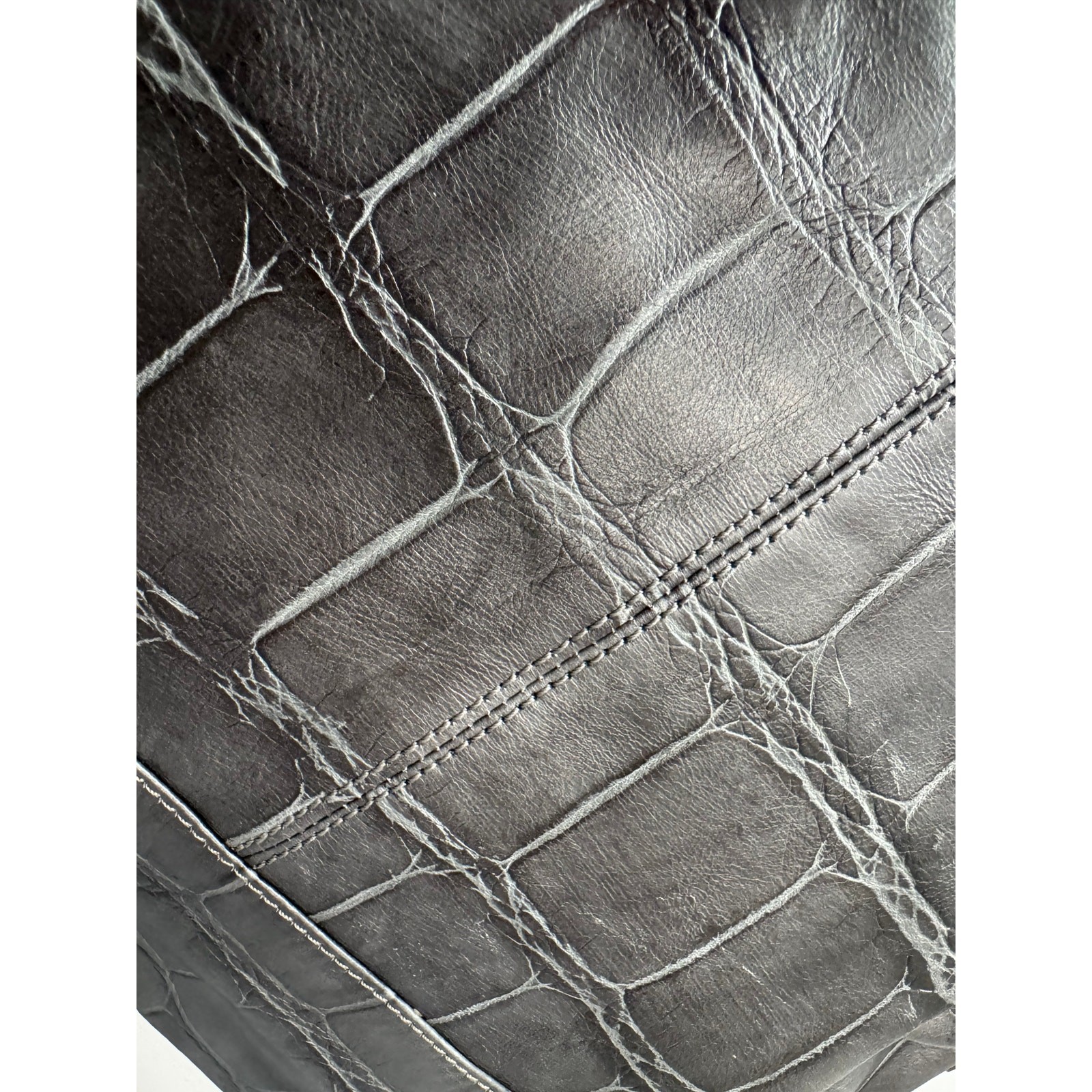 NWT VTG Y2K Club Monaco Grey Crocodile Embossed Clutch