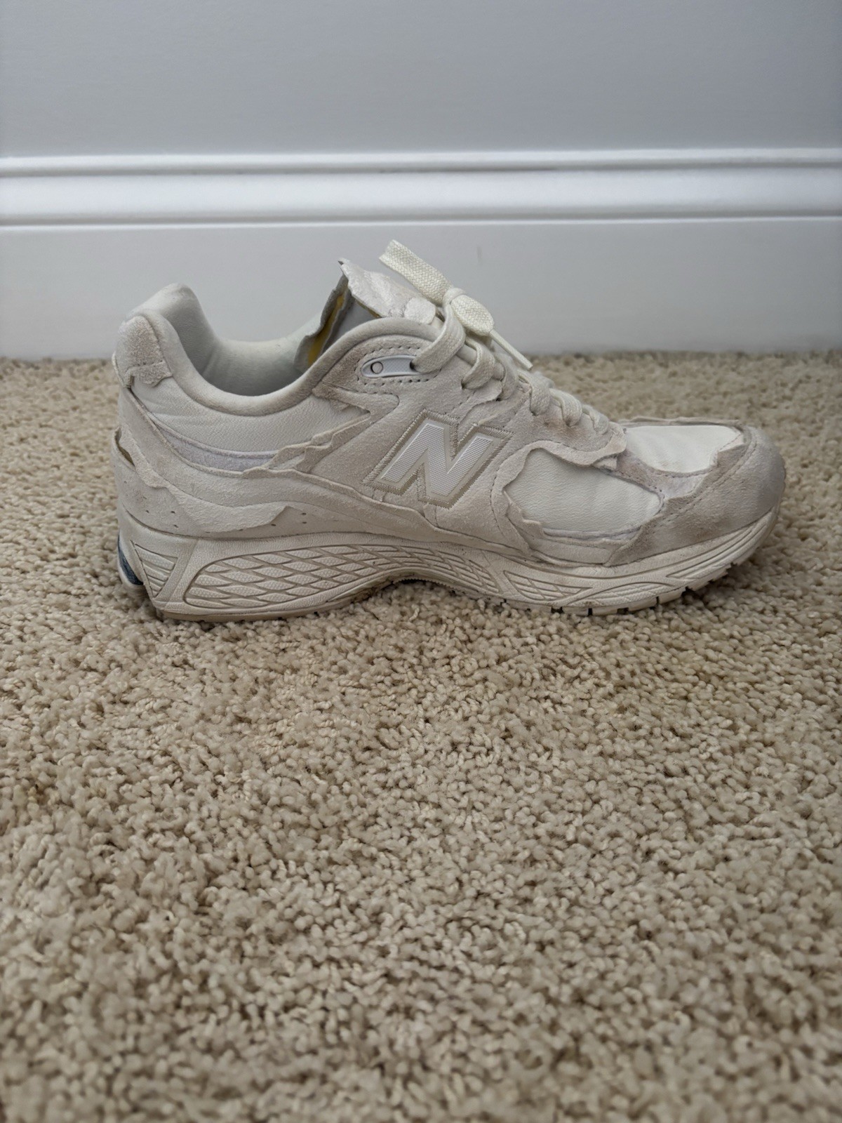 New Balance 2002R Men’s Low Top Lace-Up Athletic Sneakers White/Beige