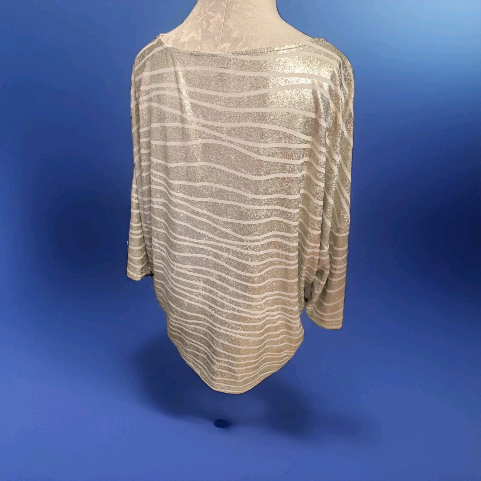 Chicos Top Size 3 XL flocked Silver striped 3/4 Sleeves Tee Tunic round neck