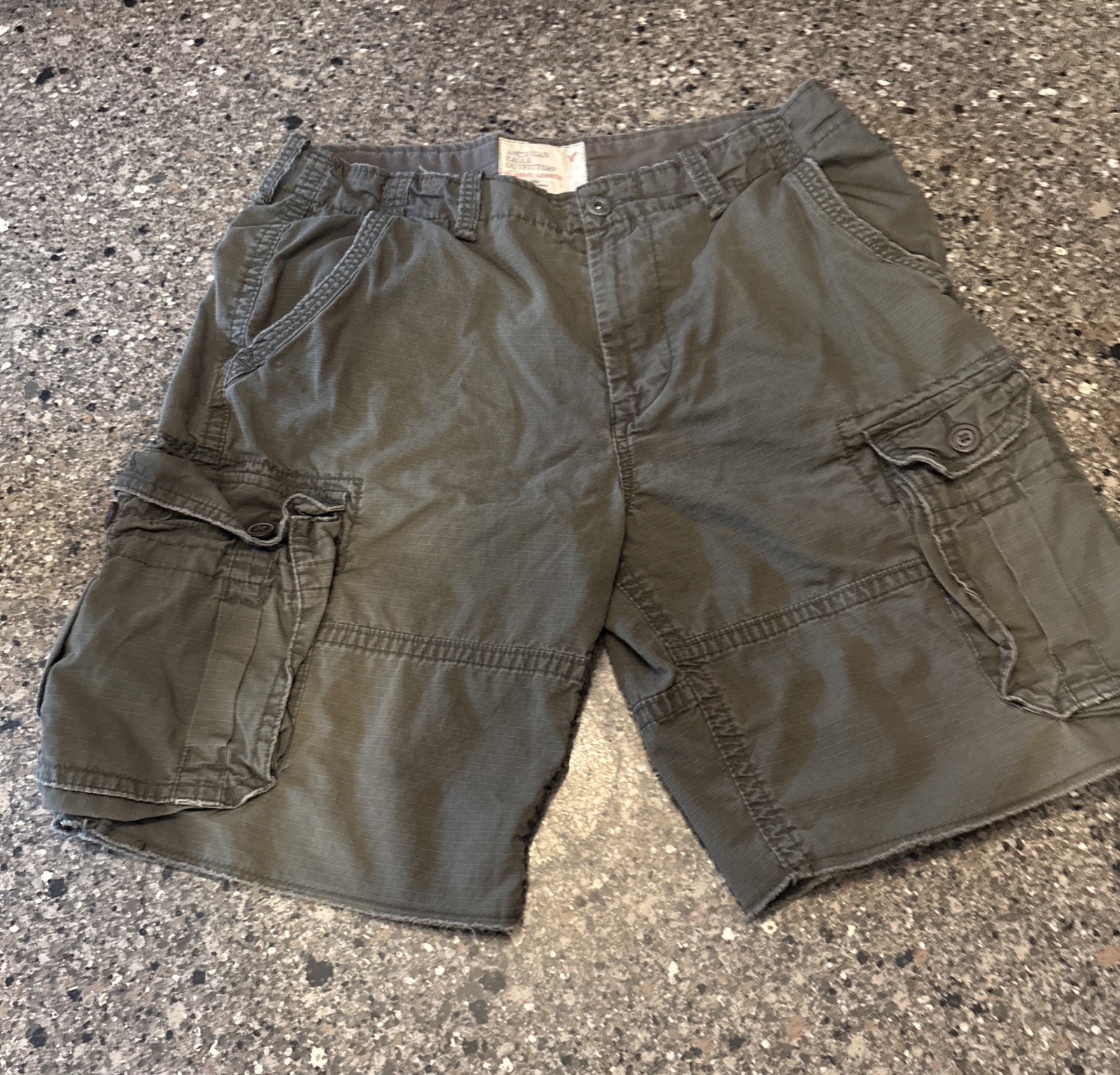 American Eagle Classic Length Army Green Cargo Shorts Size 36 RipStop 11” Inseam