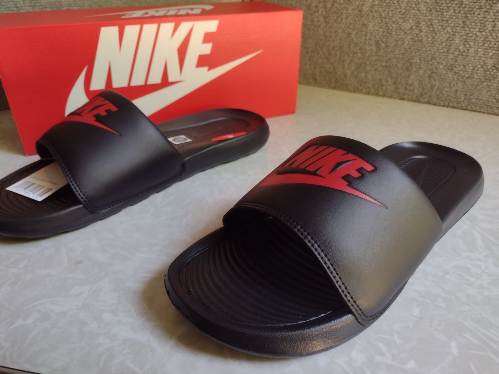 NEW, Men’s Nike Victori One Slides Black/University Red, Style # CN9675 004