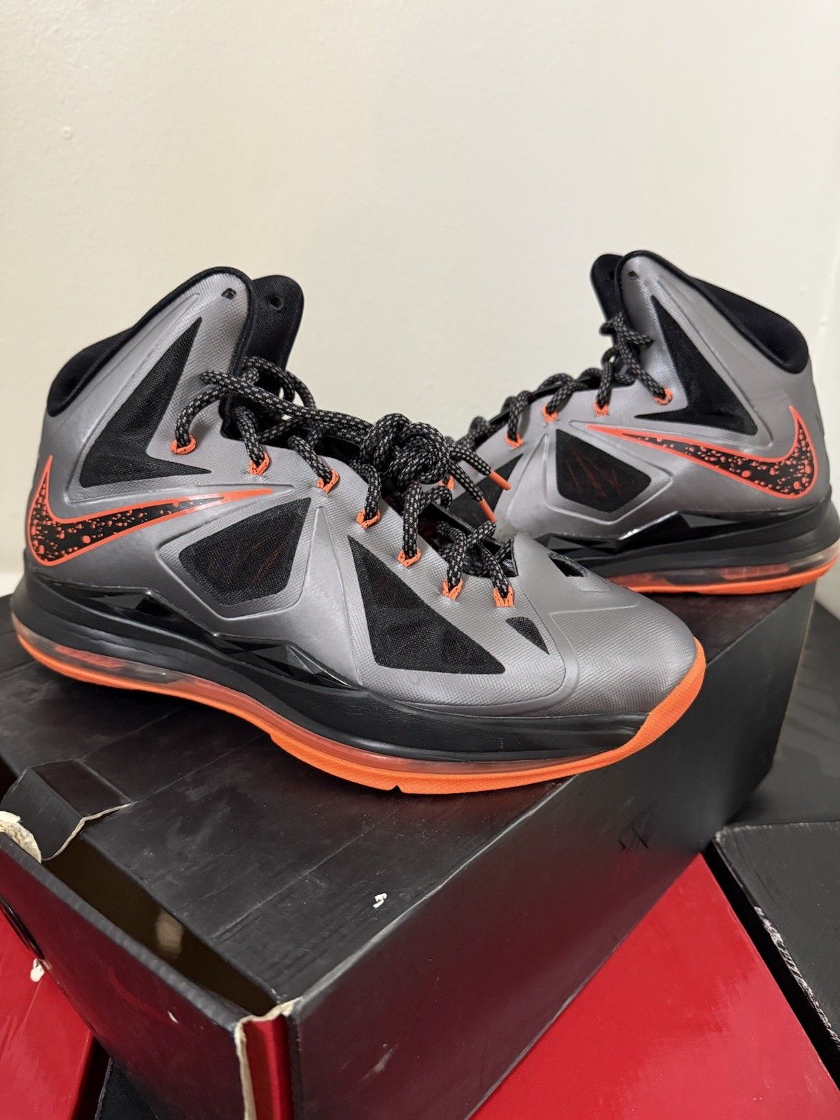 Size 11.5 – Nike LeBron 10 Lava – 541100-002 NDS