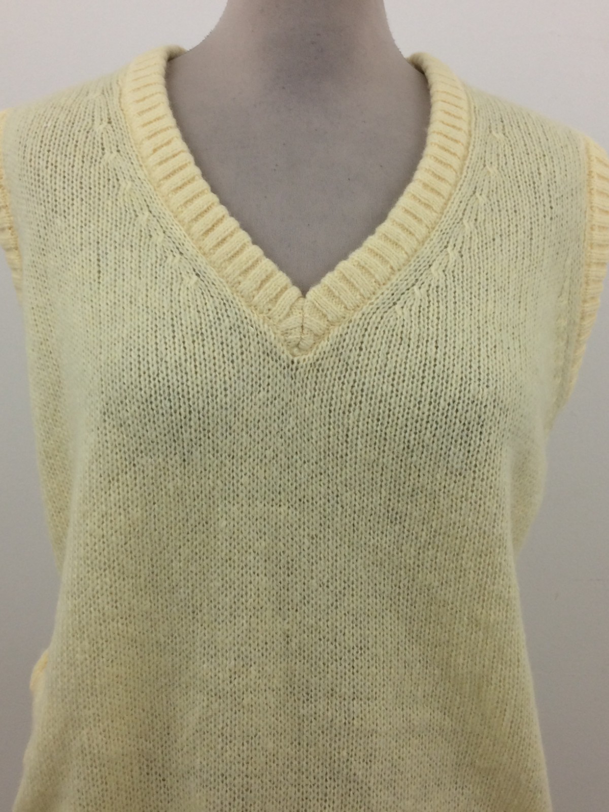 Autograph Women’s Jumper Vest Size L Pale Straw Knit S/Sleeve V-Neck Rib Hem New
