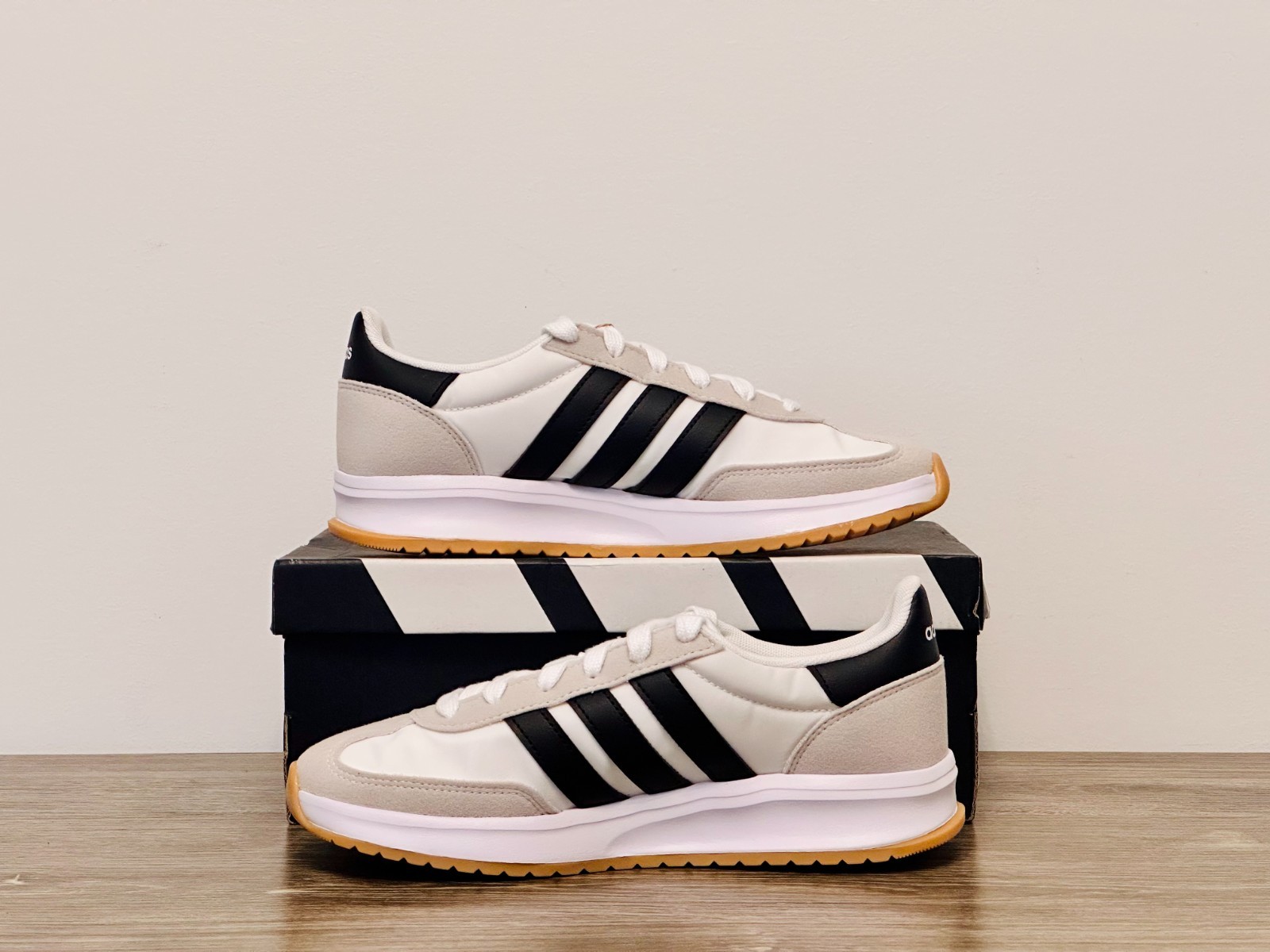 Adidas Run 70s 2.0 – White Black Grey 5.5Y / 6.5W New JI2266
