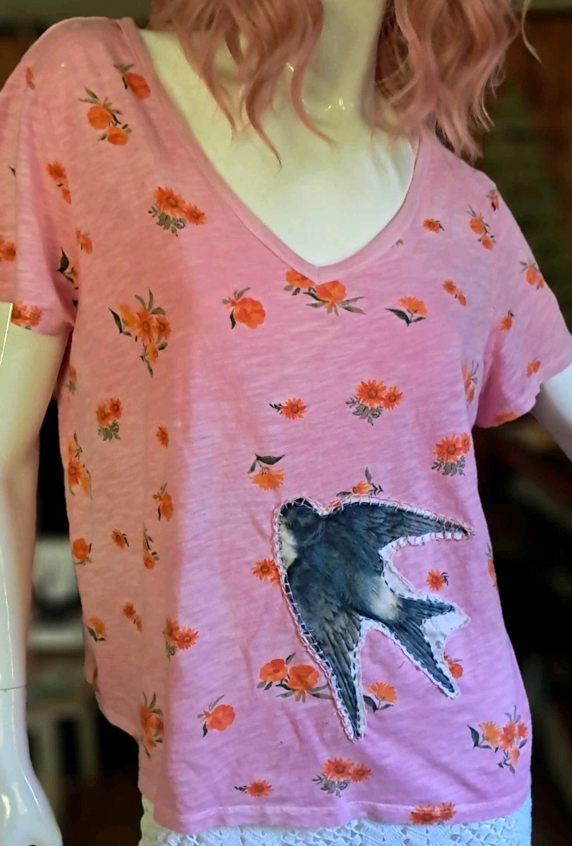 Upcycled OOAK Distressed Pink Floral T-Shirt With Swallow Bird Applique Sz L