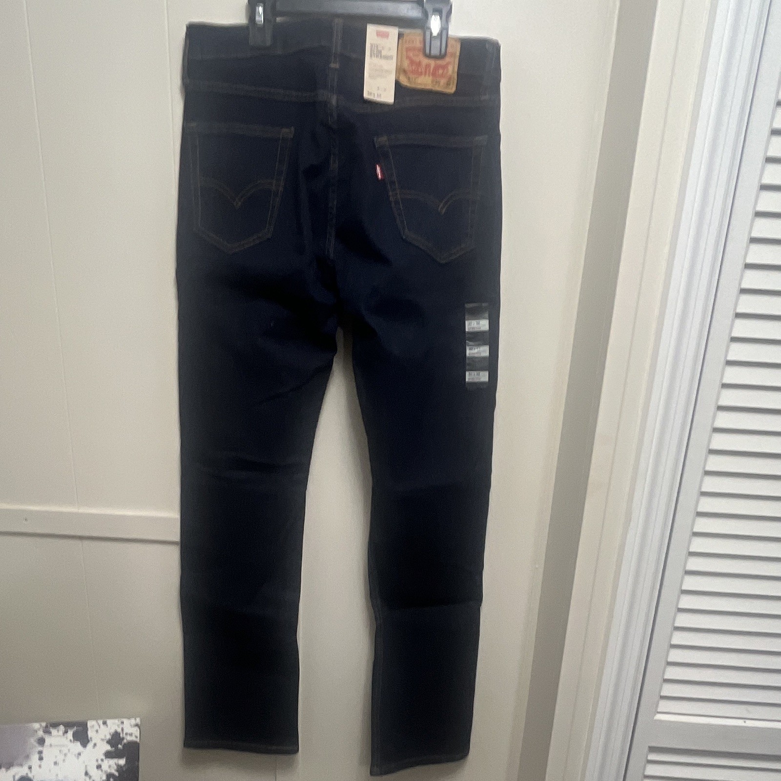 Levi’s Men’s Dark Wash Stretch Denim Jeans Slim Fit Straight Leg 5-Pocket Logo