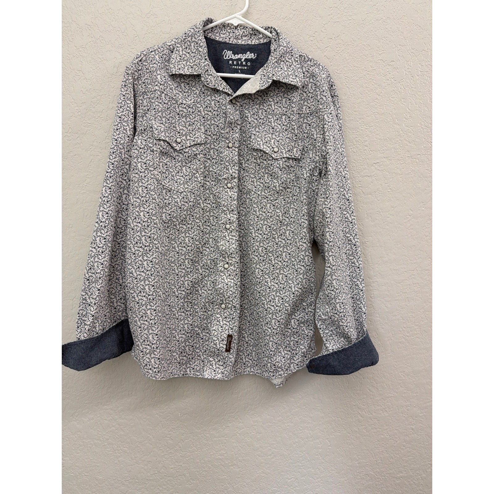 Wrangler retro pearl snap button up size L