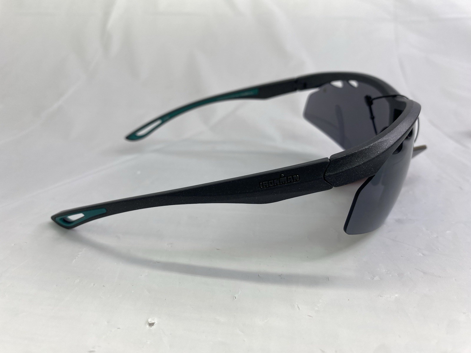 NEW Foster Grant IRONMAN QQ12 GRY/BLU MIR Wrap Sunglasses 100% UVA/UVB🔥