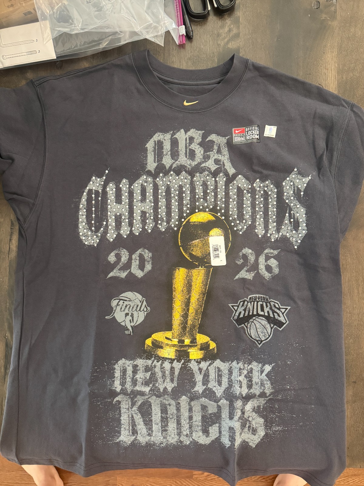 Nike Knicks 2026 NBA Champions Rhinestone Authentic Locker Room T-Shirt Sz L