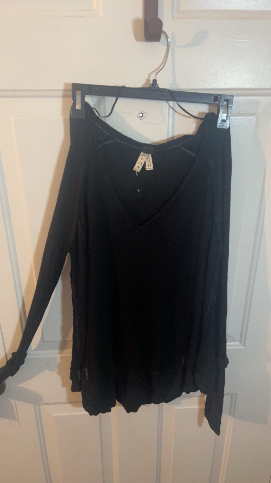 We The Free Women’s Black V-Neck Ruffle Knit Long Sleeve. XS Petite Tall
