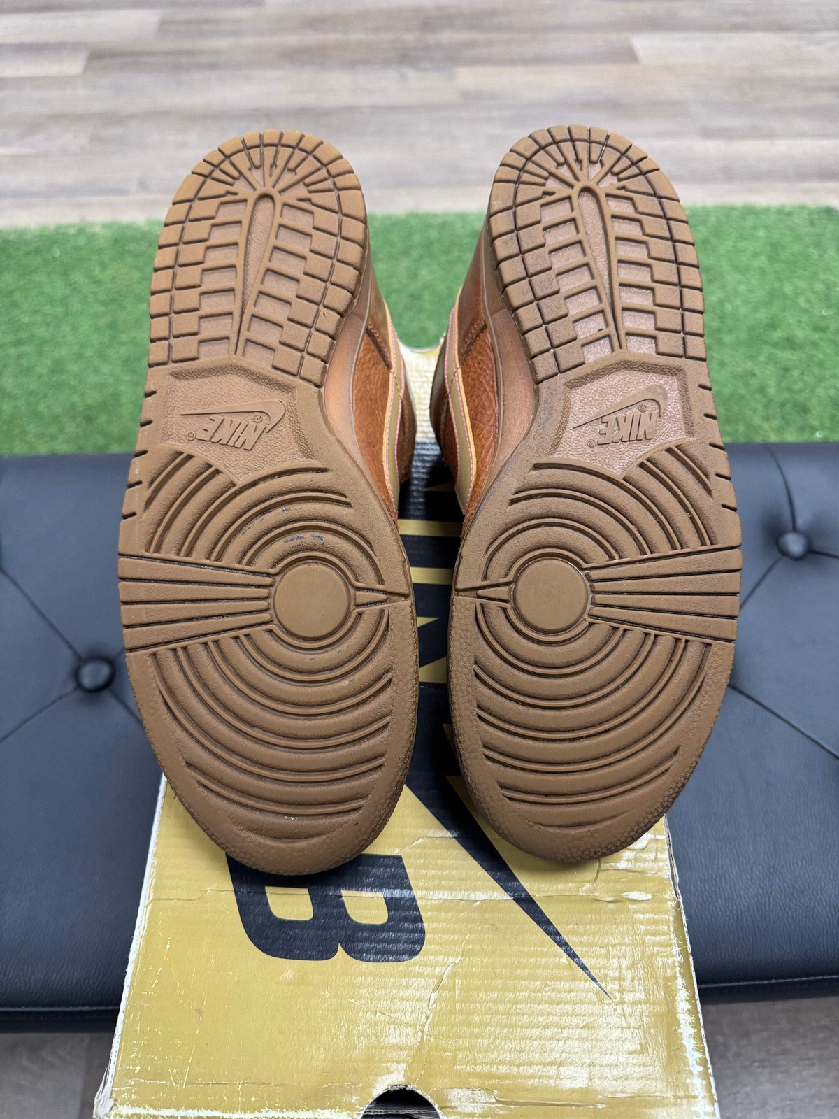 Nike SB Dunk Low Gibson Guitar Case – Size 11 (U)