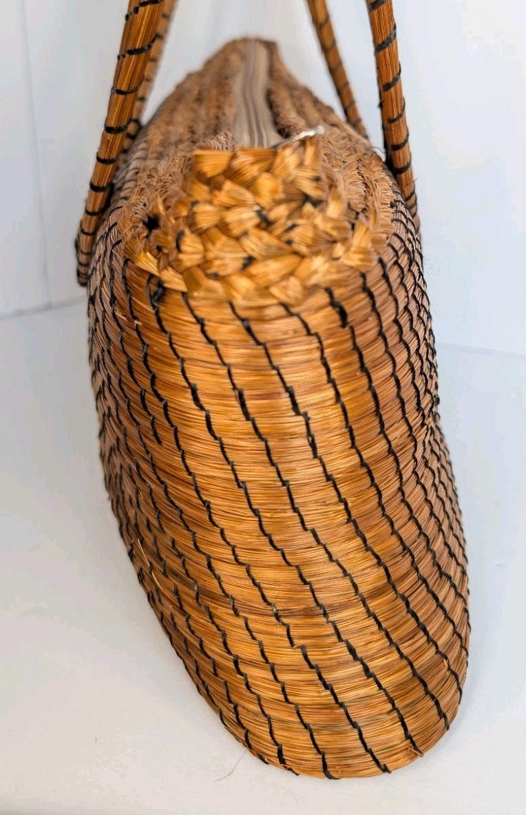 NATURAL STITCHED WEAVED HANDBAG PURSE BOUTIQUE Large Circular Handles Gold Tan