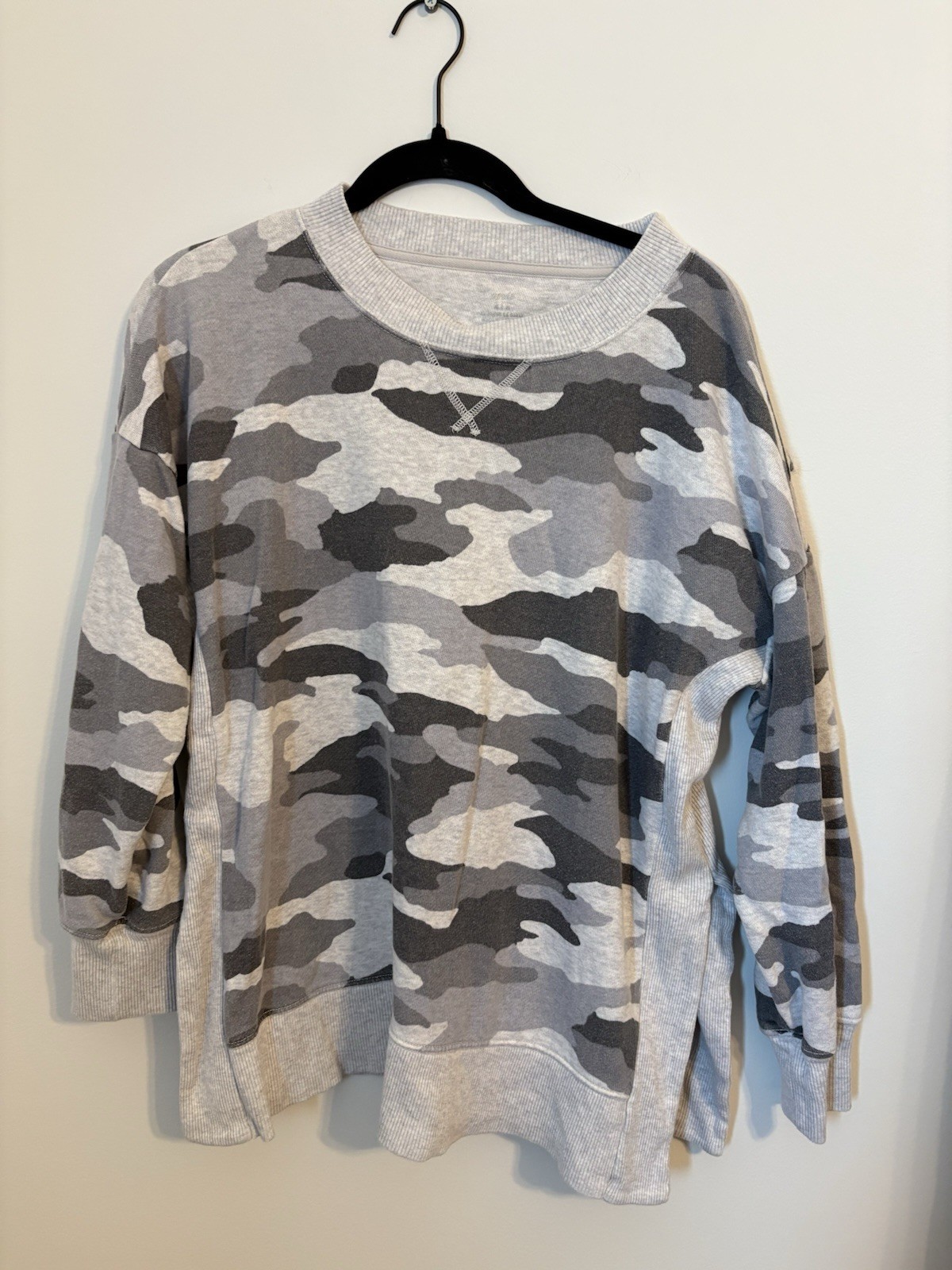 Aerie Women’s Gray Camo Crew Neck Sweater Lightweight Relaxed Fit L