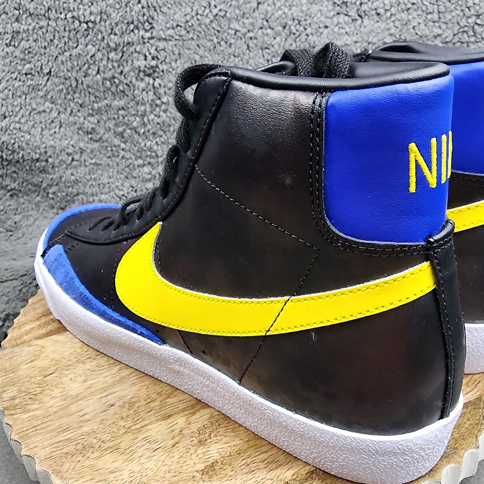 Nike Blazer Mid 77 Peace, Love, and Basketball Mens Size 9.5