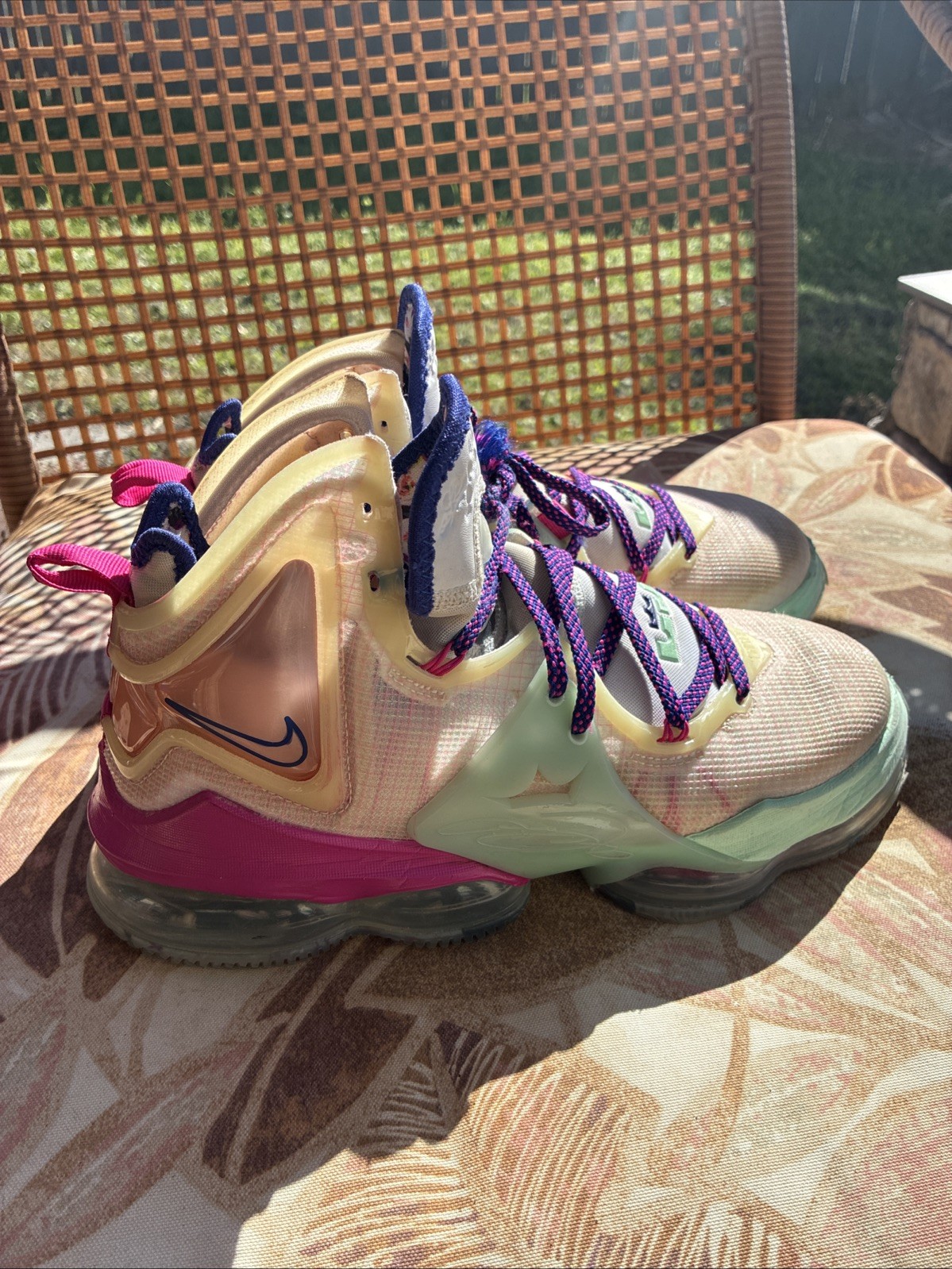 Nike LeBron 19 EP Valentine’s Day Size Men 8.5, Used Good Condition