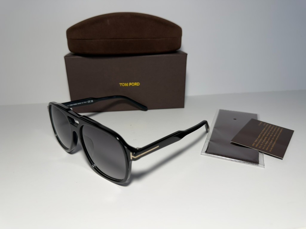 Tom Ford Raoul FT0753 01B Shiny Black Gradient Smoke 62 mm Men’s Sunglasses