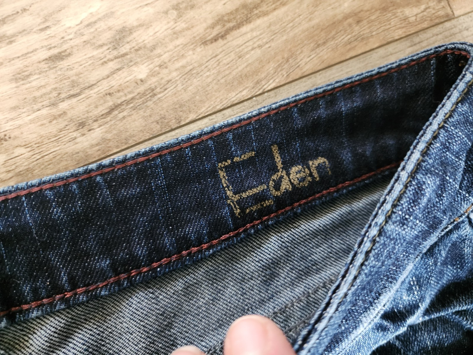 Silver Jeans Eden Flare Womens Jeans | Dark Wash Distressed | sz 31/33