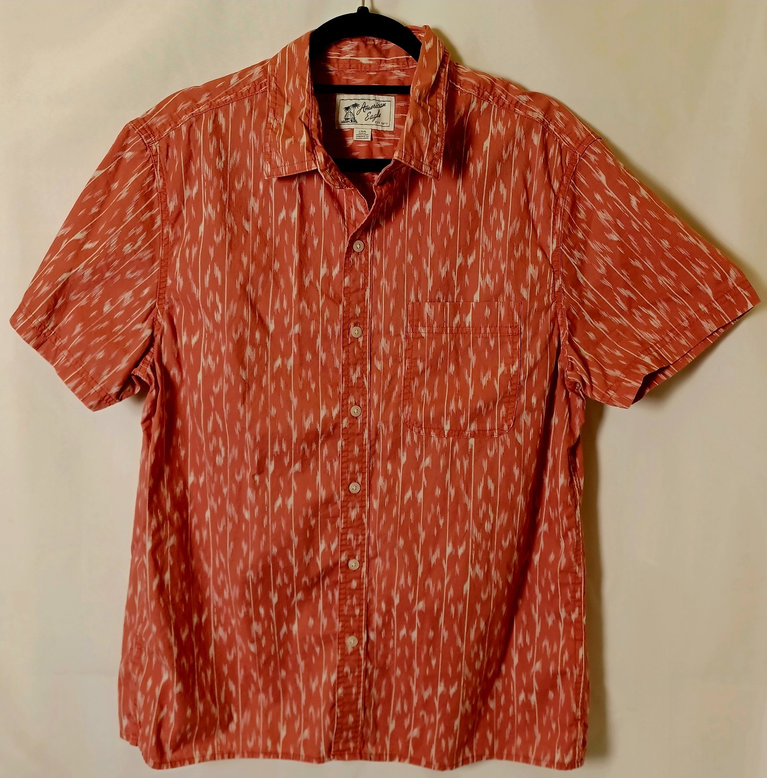 American Eagle Men’s Size Large Shirt Red Ikat Pattern Short Sleeve Button Down
