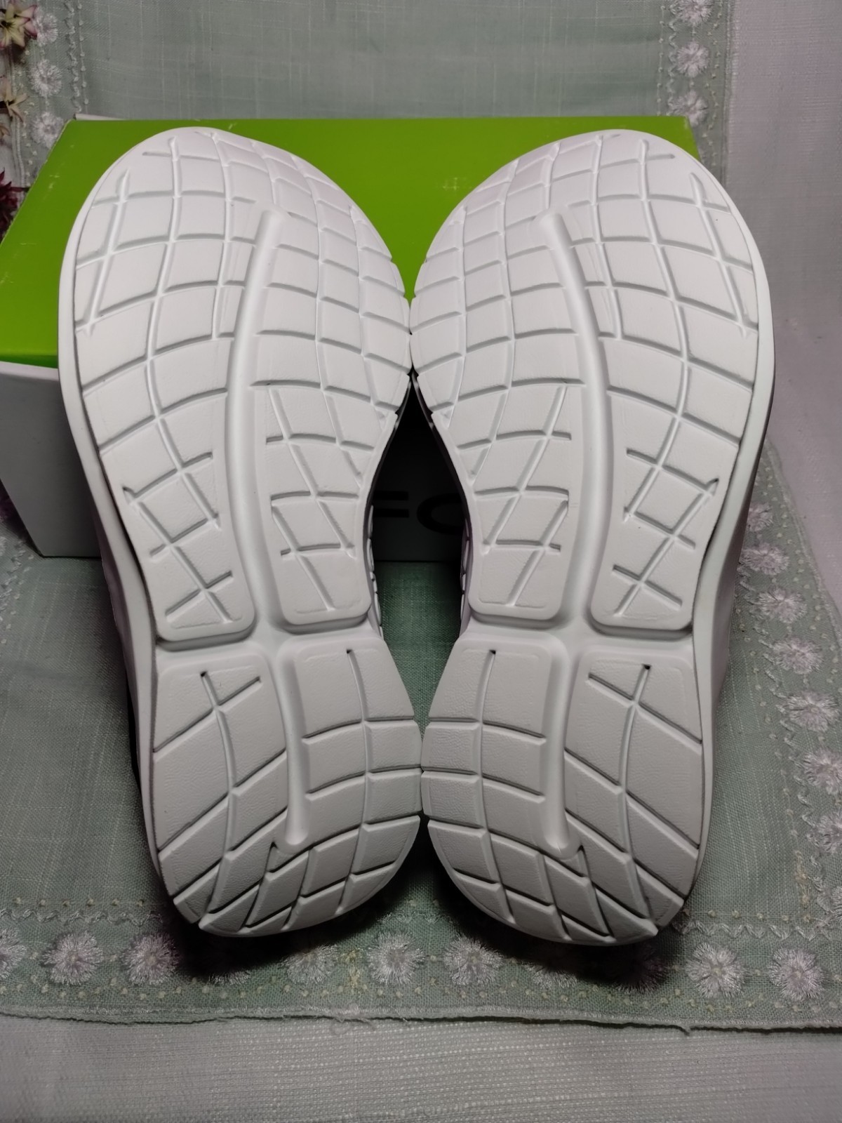Oofos Womens Low Mesh Size 7 Navy/White Slip-on Casual Style Work Play Footwear