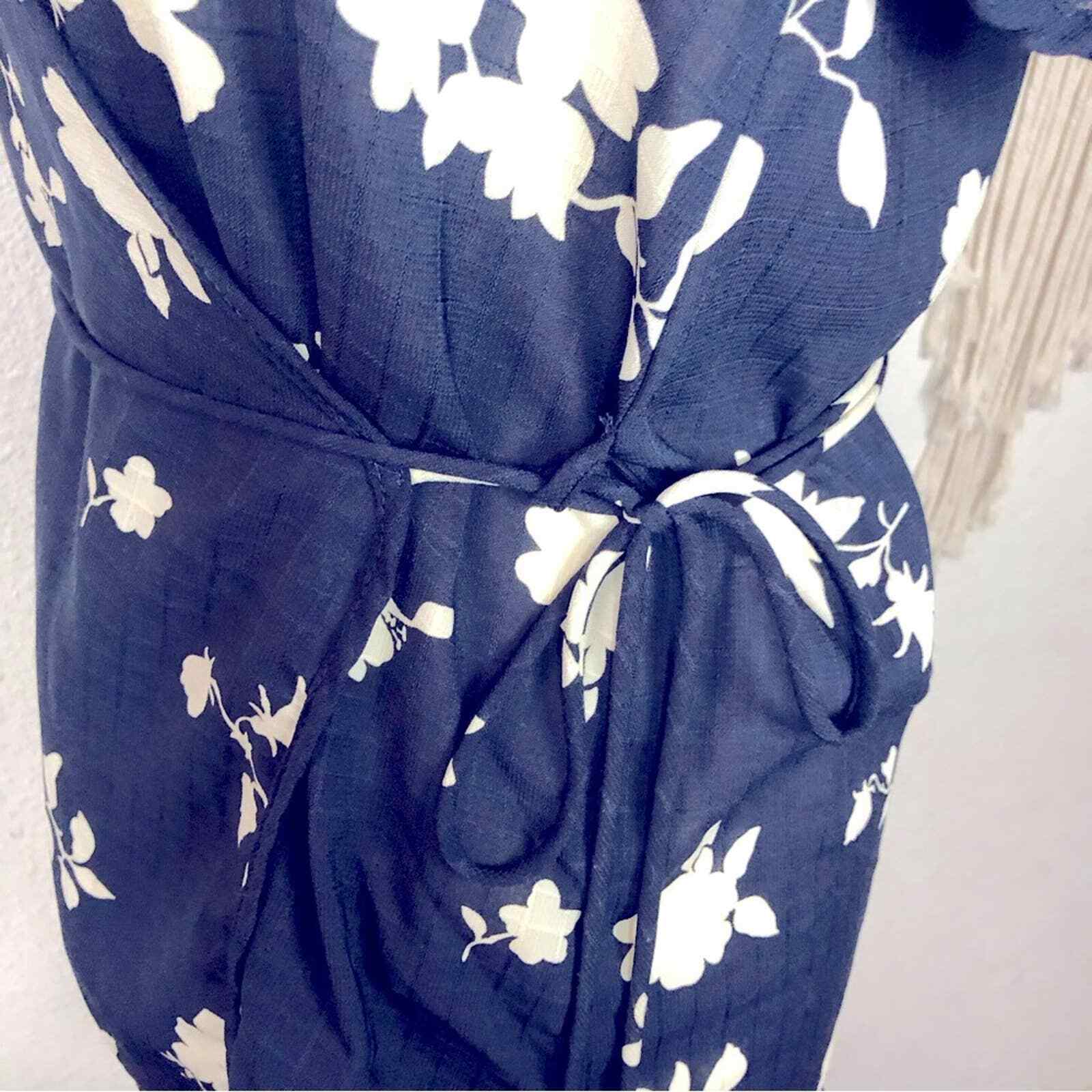 White birch navy blue and white floral print wrap blouse small