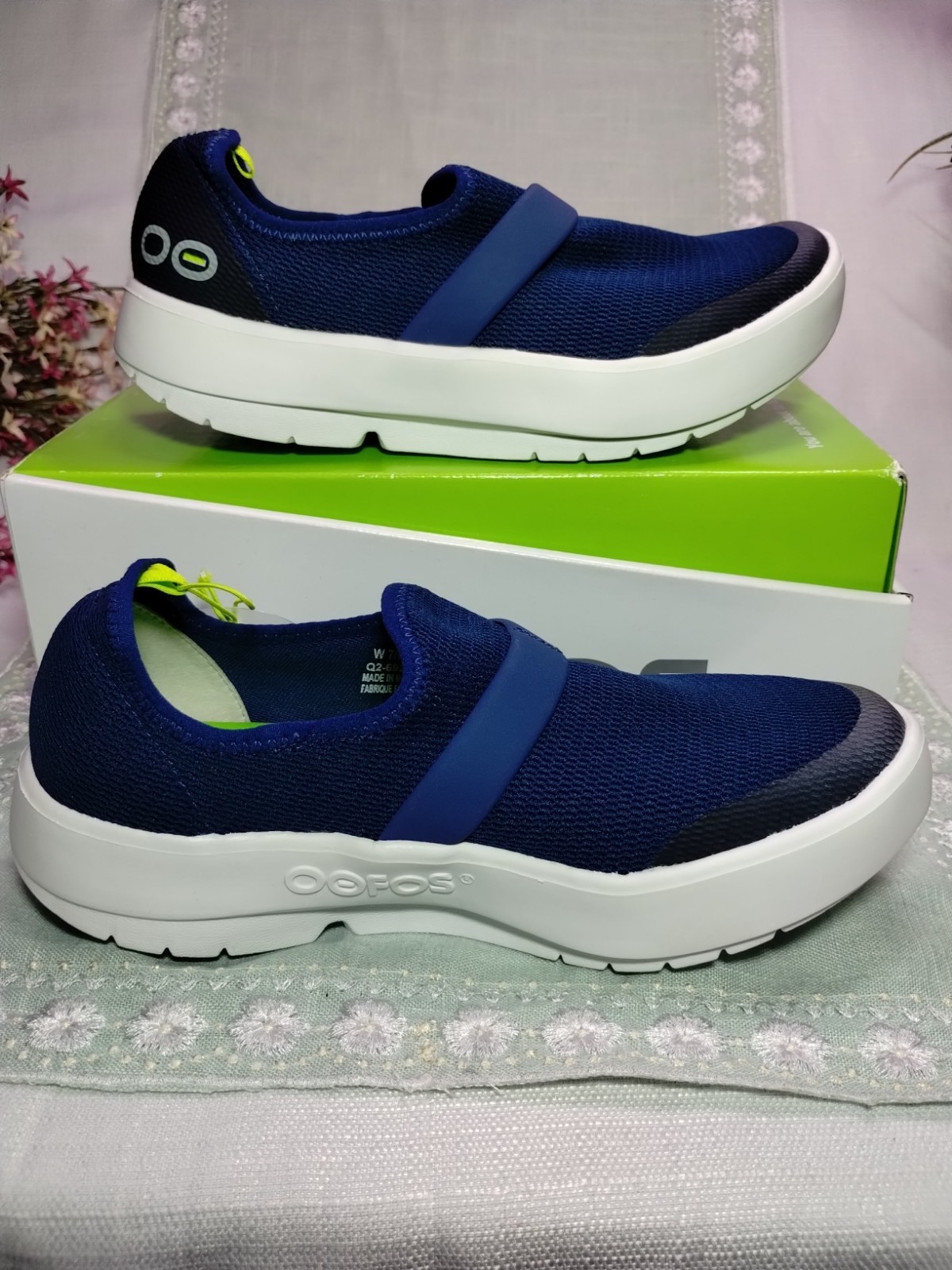 Oofos Womens Low Mesh Size 7 Navy/White Slip-on Casual Style Work Play Footwear