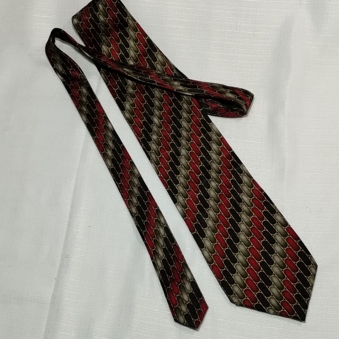 Bergamo New York Handmade Silk Geometric Tie Red Black Gold Classic 57″-60″