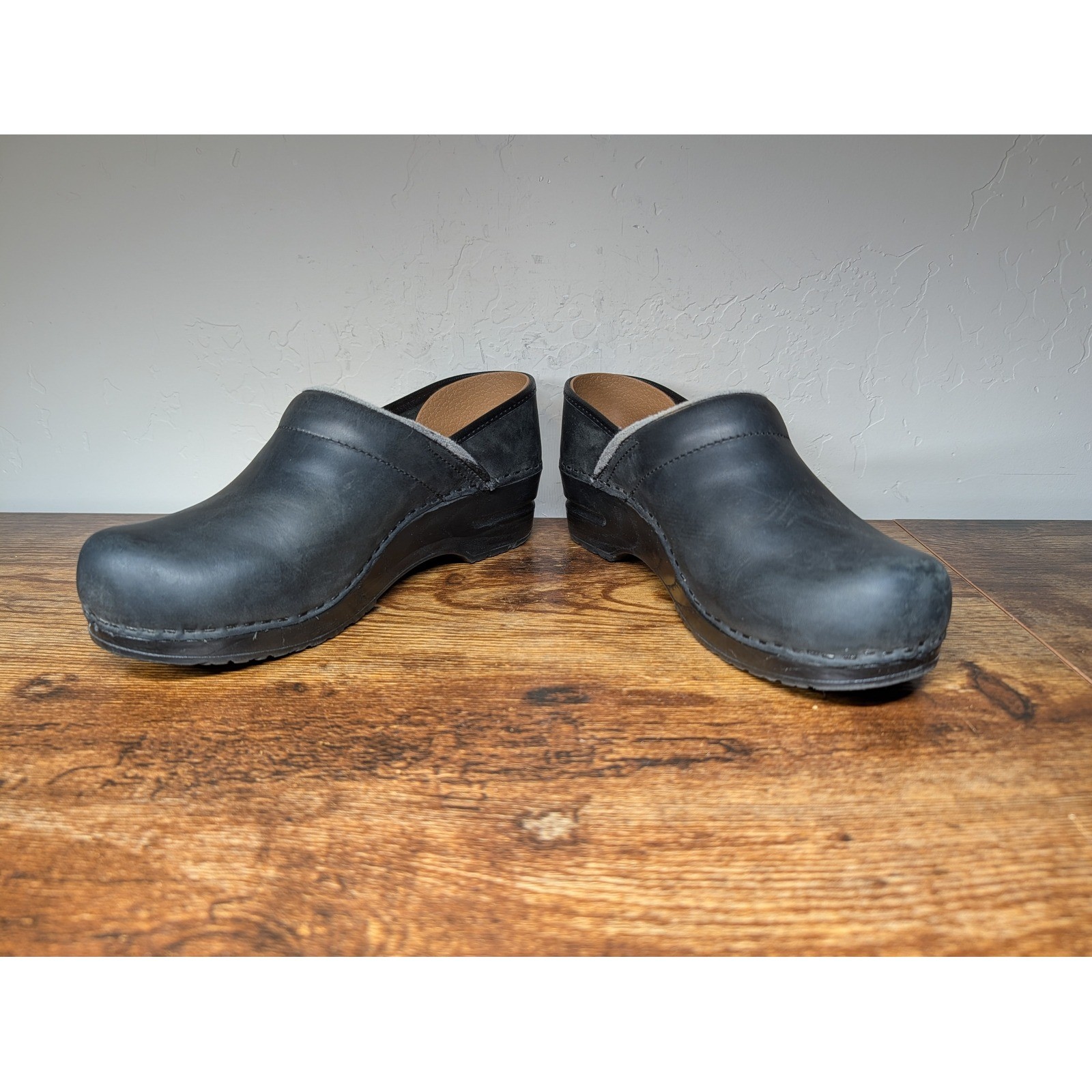 Sanita Professional Black Oiled Leather Clogs Womens 37 Handcrafted Denmark