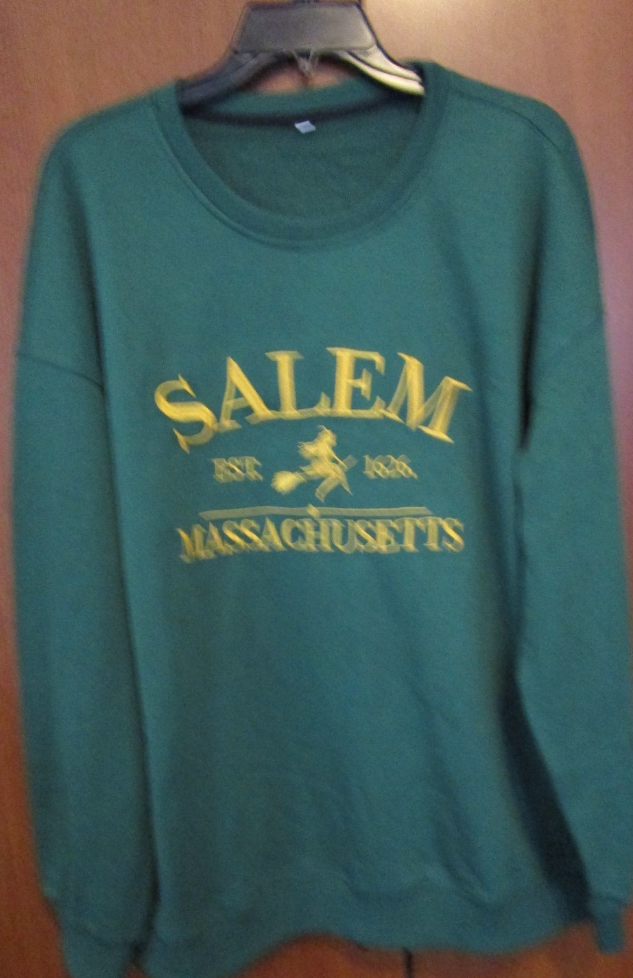 New Salem Massachusetts Sweatshirt XL Witch Cotton Poly Bust 51 Length 28 in