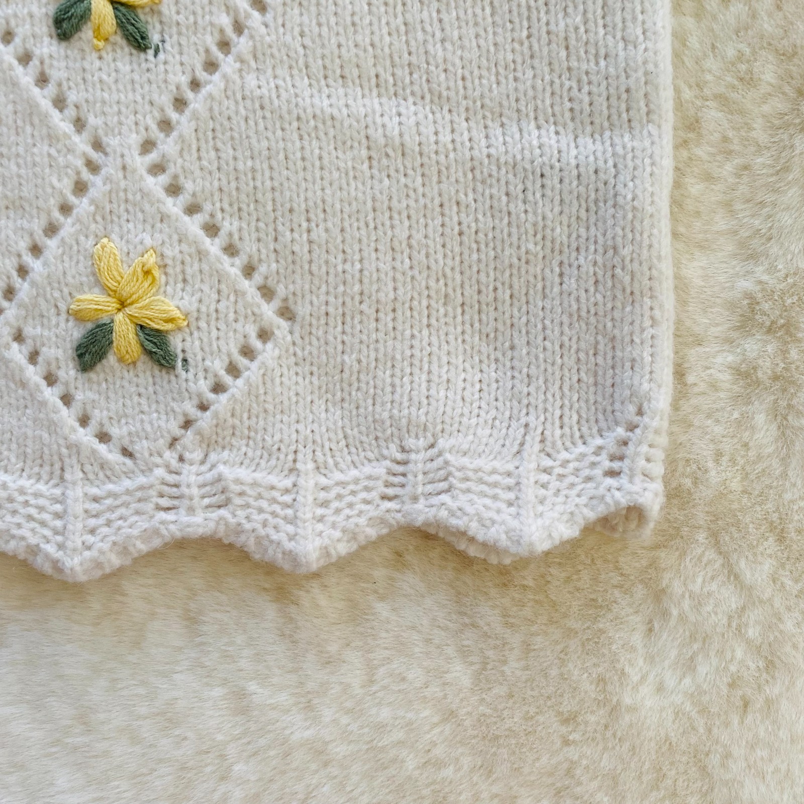 Sincerely Jules White Sweater Vest Sleeveless Sweater Flowers size Large
