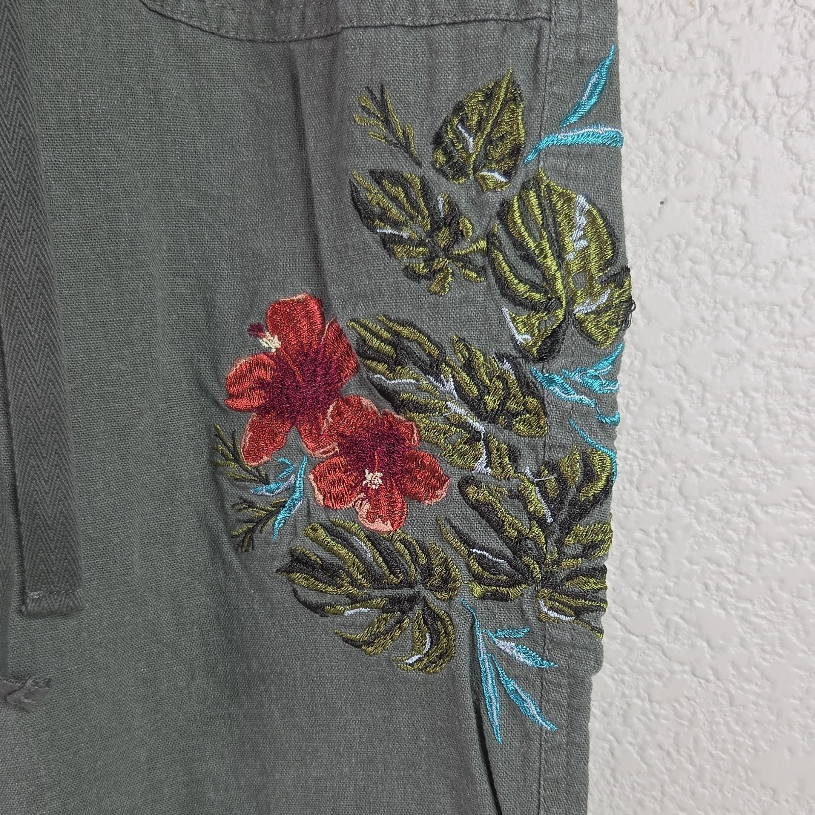 Women’s Green Linen Floral Embroidered Ankle Pants