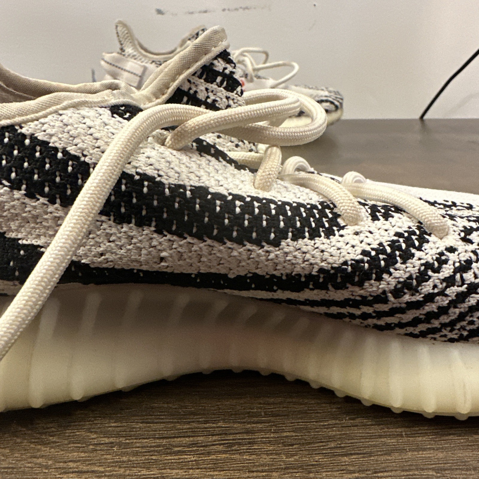 Adidas Yeezy Boost 350 V2 Low Zebra ( Size 9 ) V1