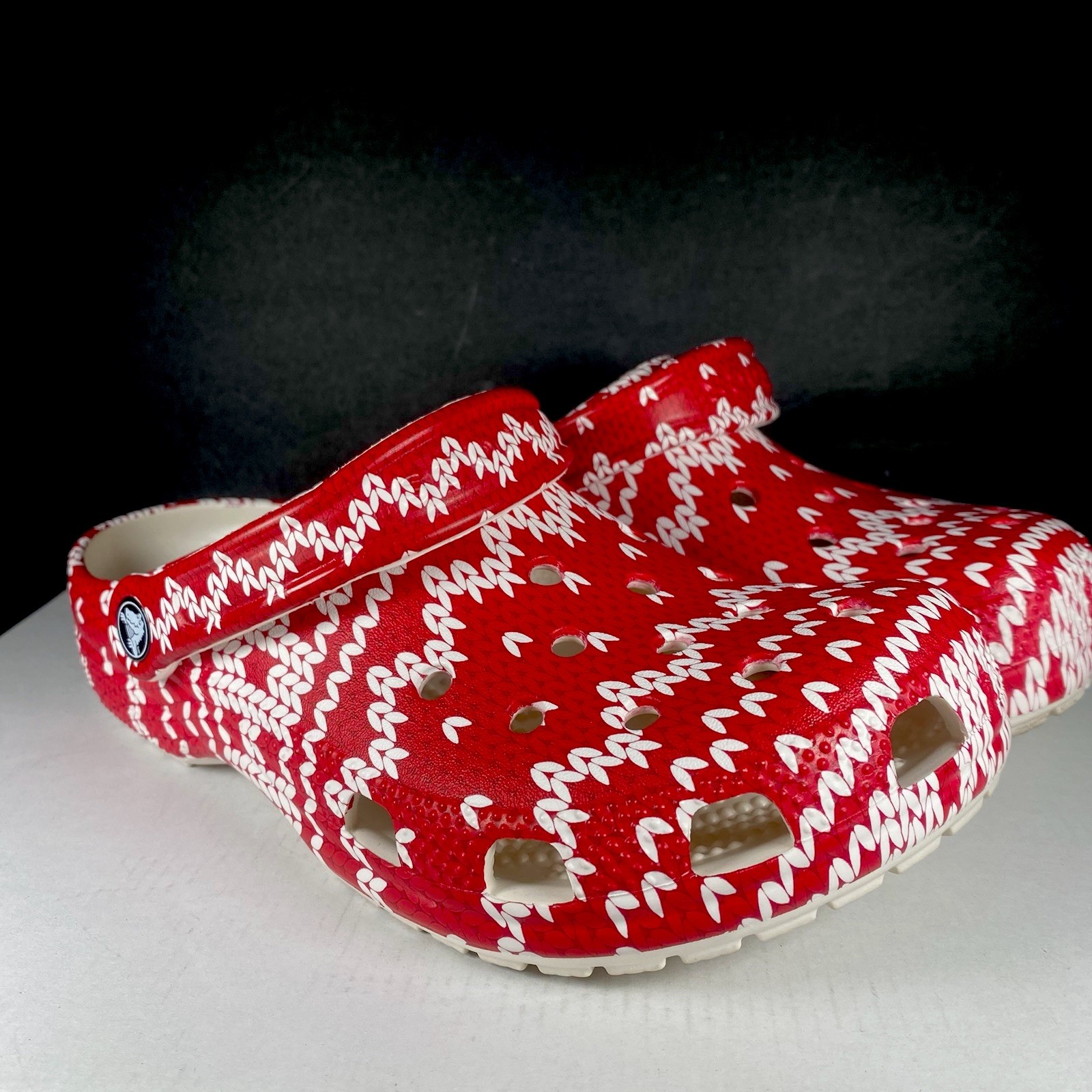 Crocs Classic Holiday Sweater Clogs Womens Size 9 Mens Size 7 Red and White