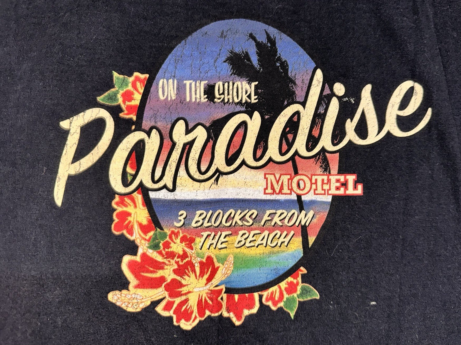 Medium PARADISE MOTEL On The Shore 3 blocks from the beach Aeropostale Shirt