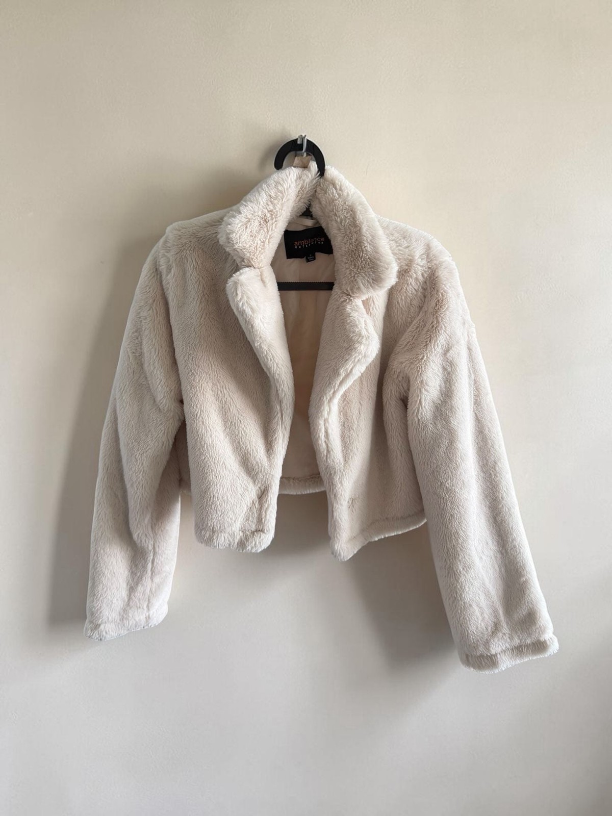 Ambiance Outerwear Cream Faux Fur Cropped Notch Lapel Jacket – Small