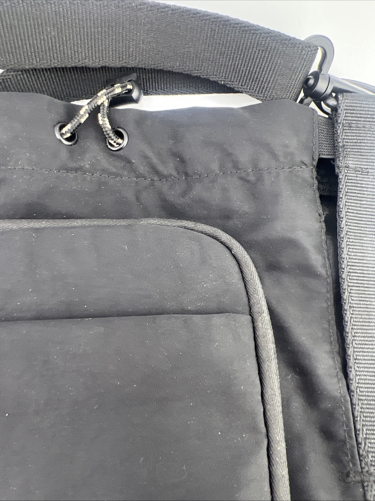 BEIS The Magnetic Water Bottle Sling Unisex Crossbody Bag Black READ!!!!