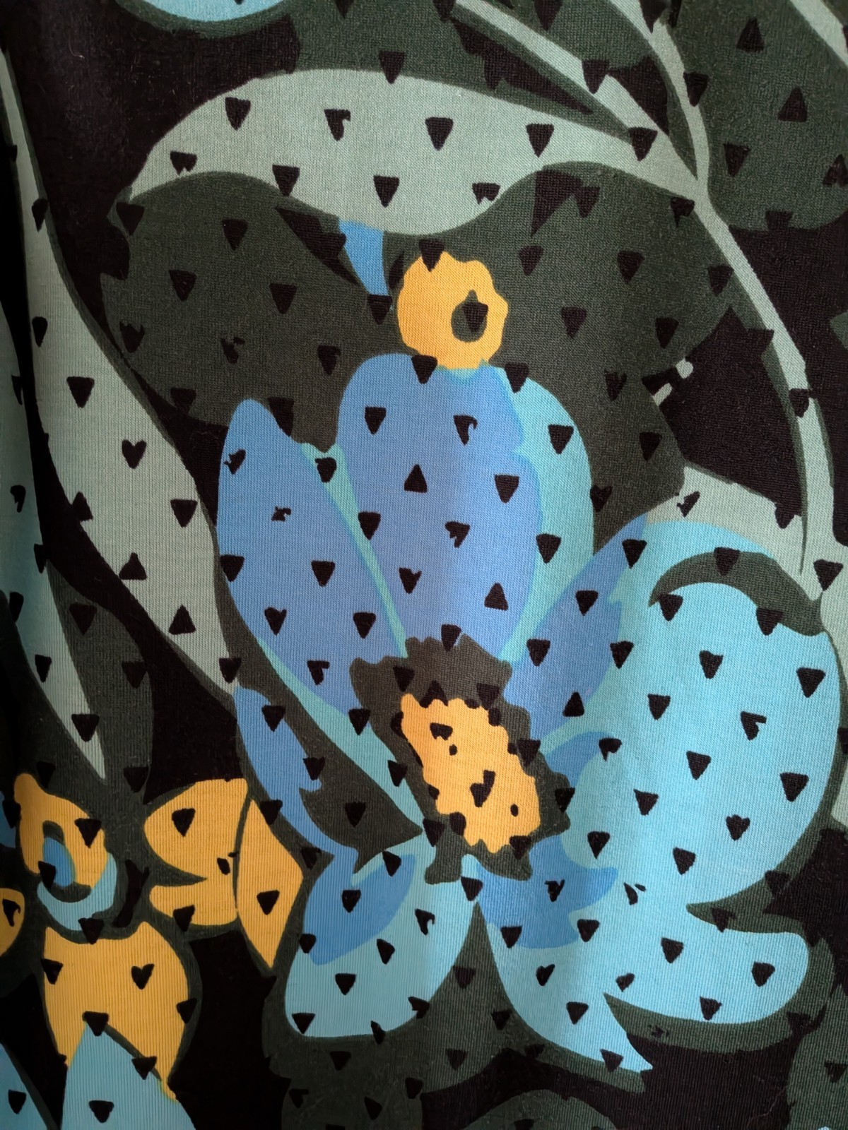 Lularoe Christy T, Size 2xl EUC, Beautiful Floral, Blue, Yellow, Black, Green