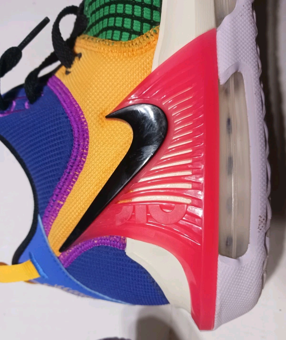 Nike LeBron Witness 7 HO22 Men’s Size 10.5 Basketball Shoes D1123501 Multicolor
