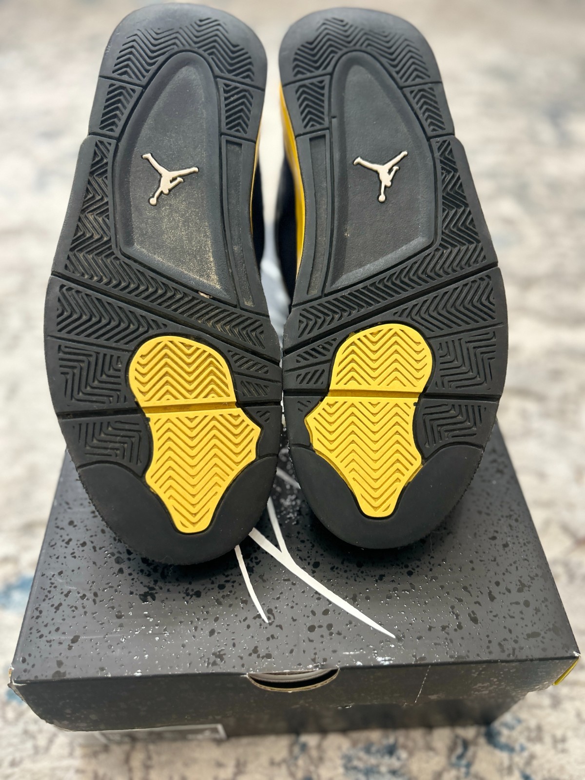 Size 10 – Air Jordan 4 Retro Thunder Original Box 2023 Good Condition