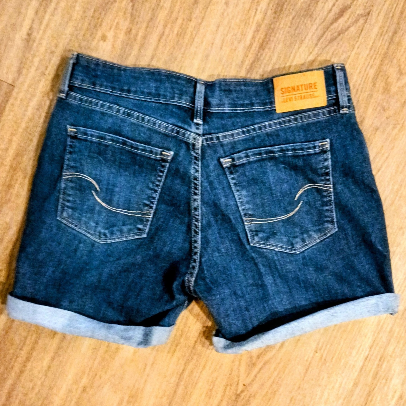 Signature by Levi Strauss & Co. Women’s Blue Dark Wash Denim Cuffed Shorts 4