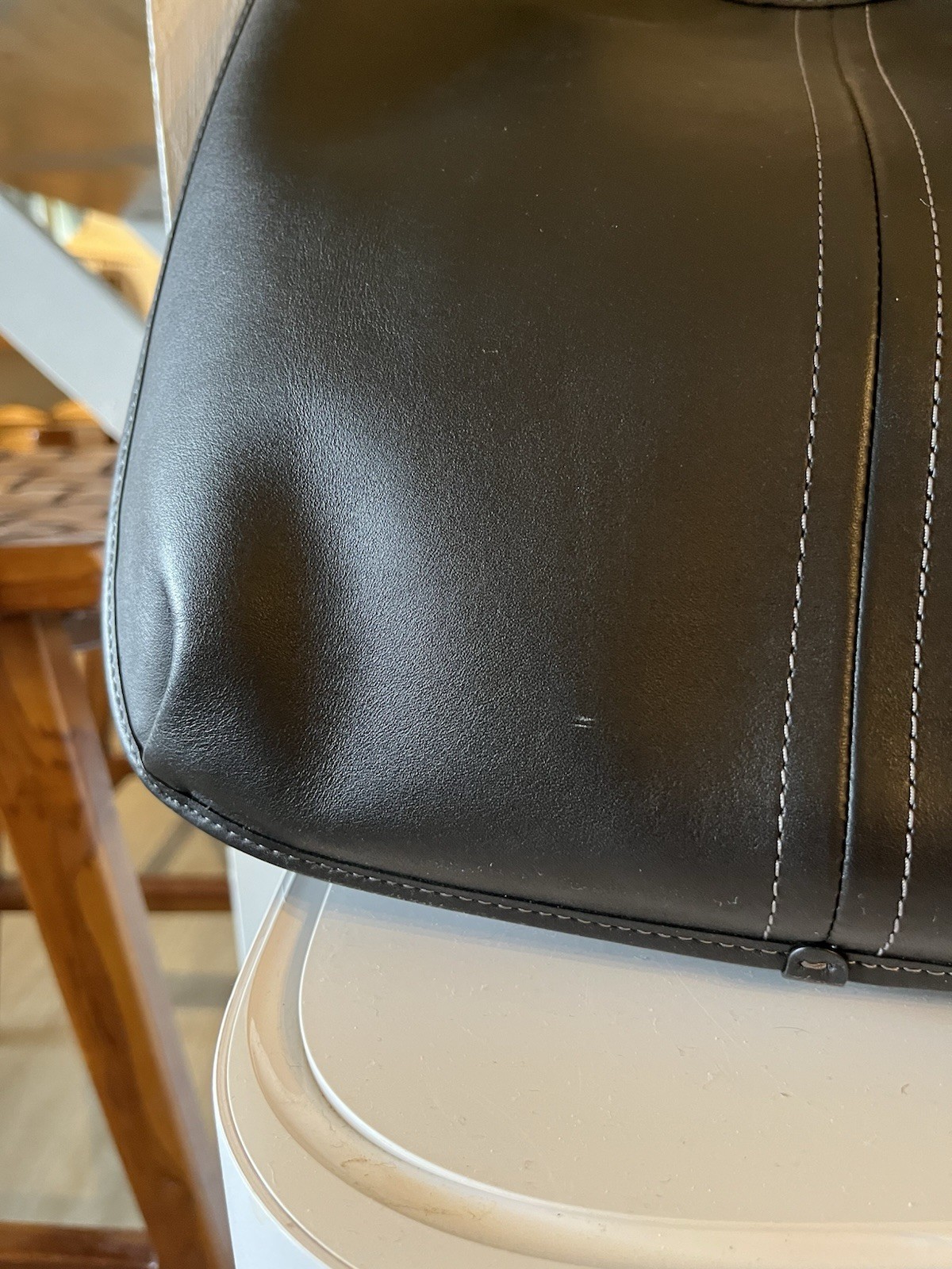 COACH Ergo 33 Black Glovetanned Leather Crescent Shoulder Bag C2265 EUC