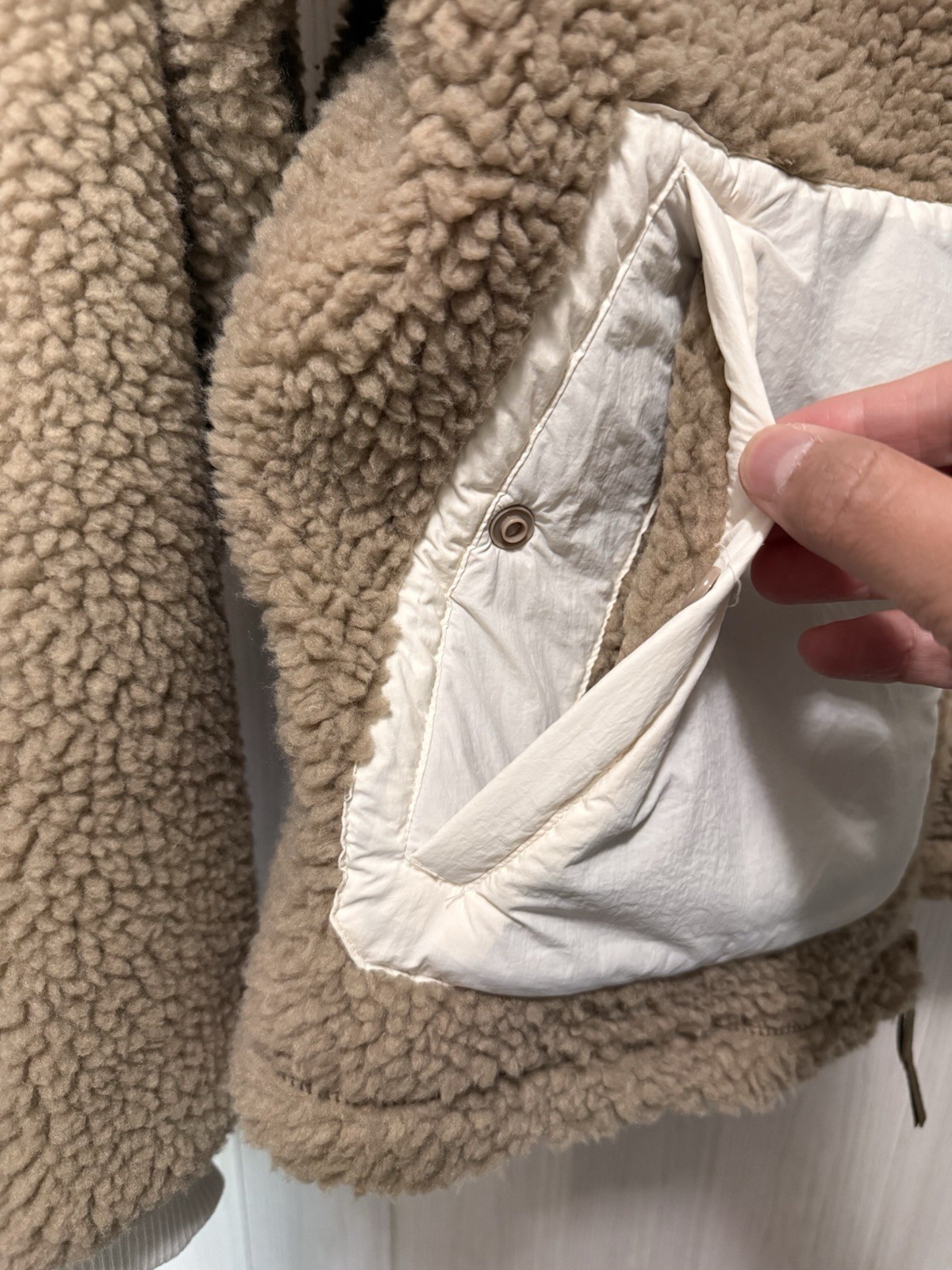 Fabletics Apres Men’s Zip-Up Sherpa Jacket in Taupe with Contrast Pockets size L