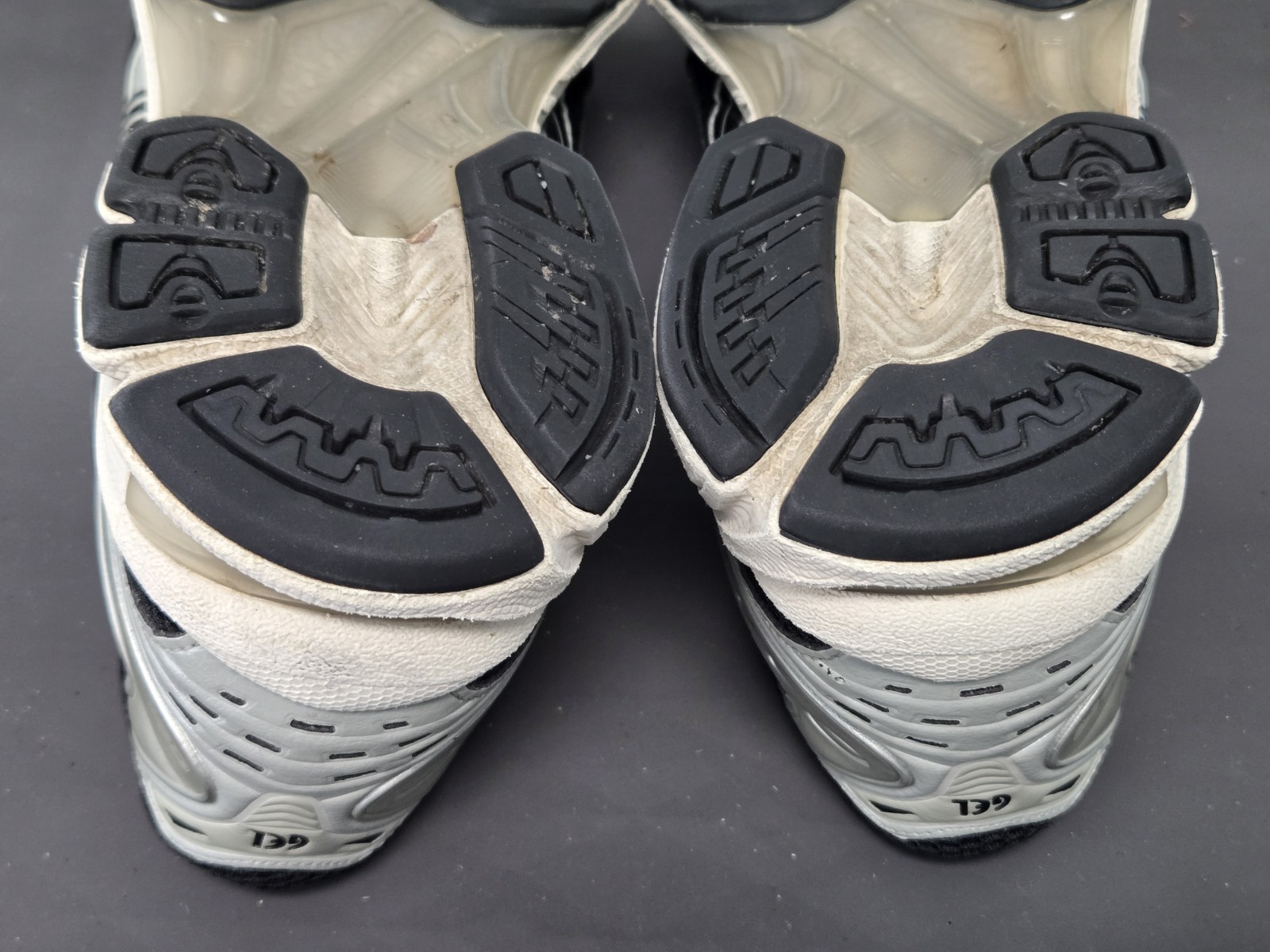 Asics Gel Kayano 14 Black Silver Gray 1201A019 Size 9 Mens Athletic Shoes